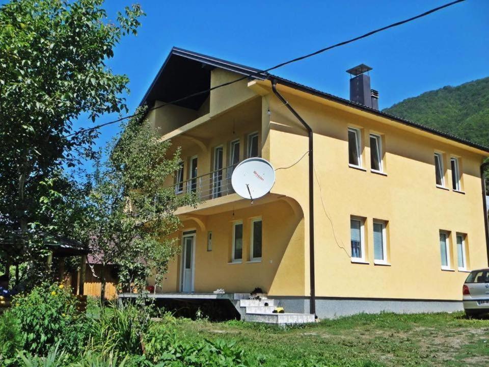 Dedushi Guesthouse &Wood Cabins-Camping Place Gusinje المظهر الخارجي الصورة