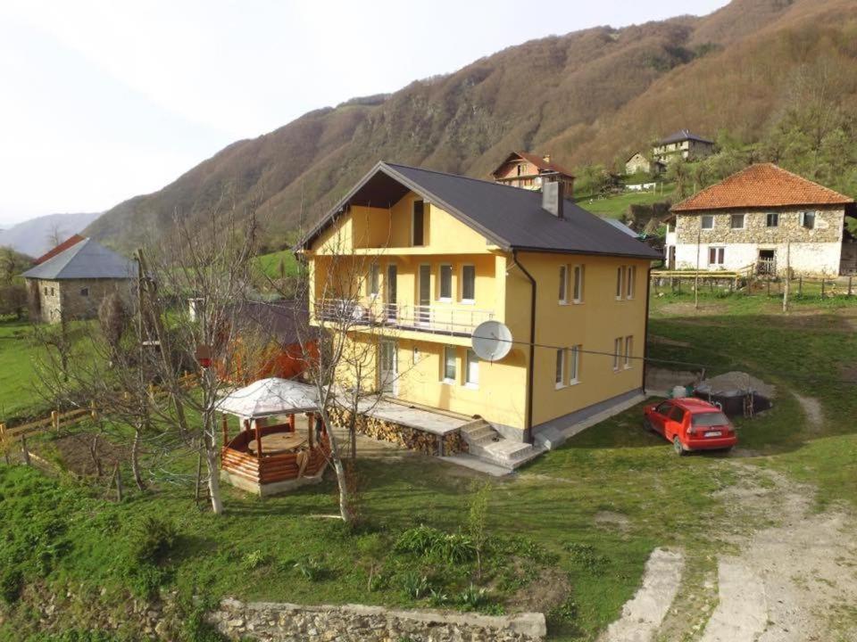 Dedushi Guesthouse &Wood Cabins-Camping Place Gusinje المظهر الخارجي الصورة