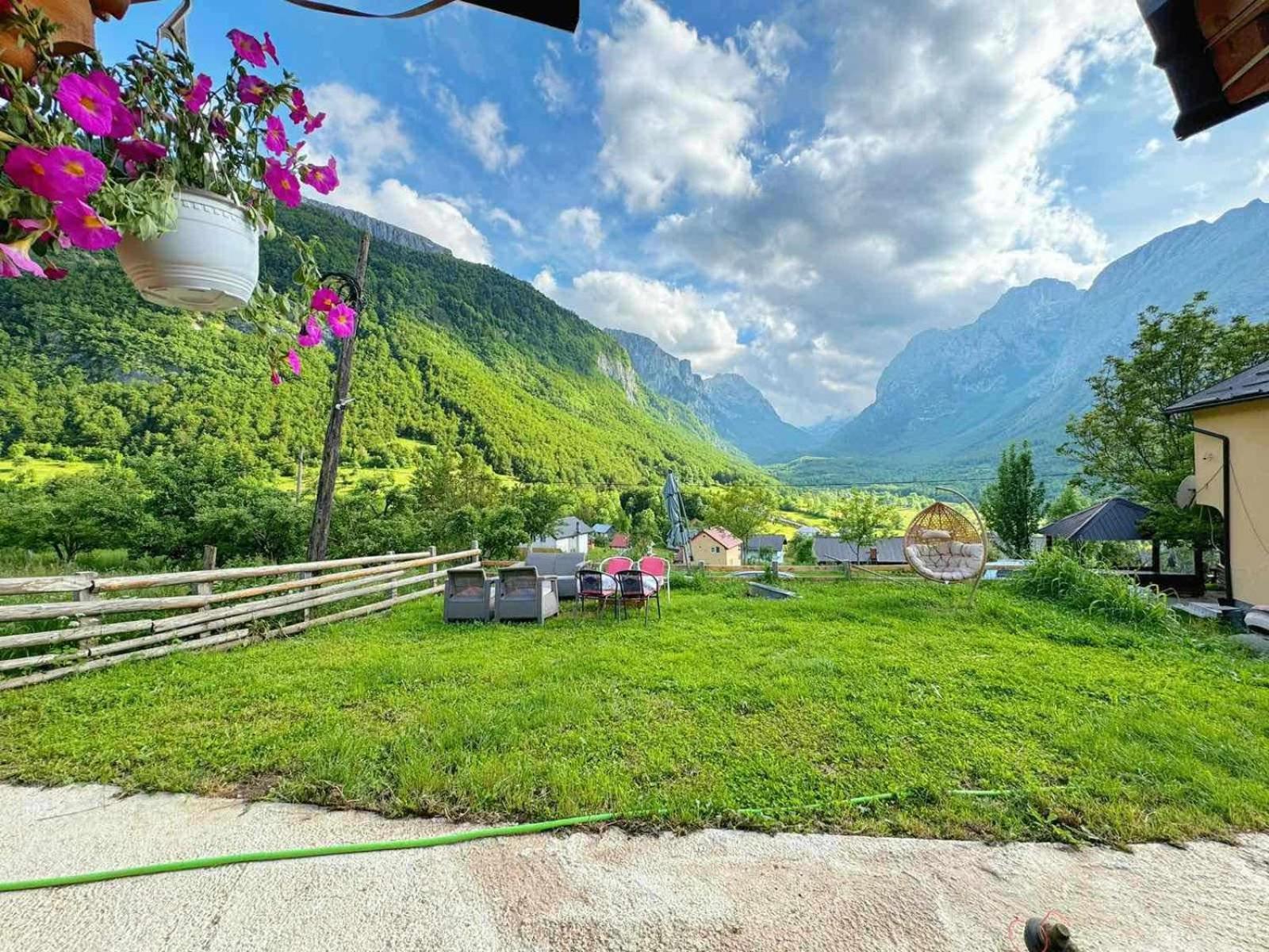 Dedushi Guesthouse &Wood Cabins-Camping Place Gusinje المظهر الخارجي الصورة